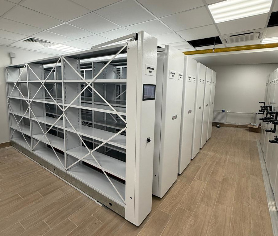 Современный мобильный архив под балки и неровный пол