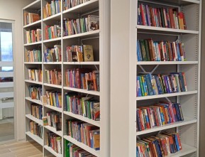 Стационарные стеллажи в сложном структурном помещении